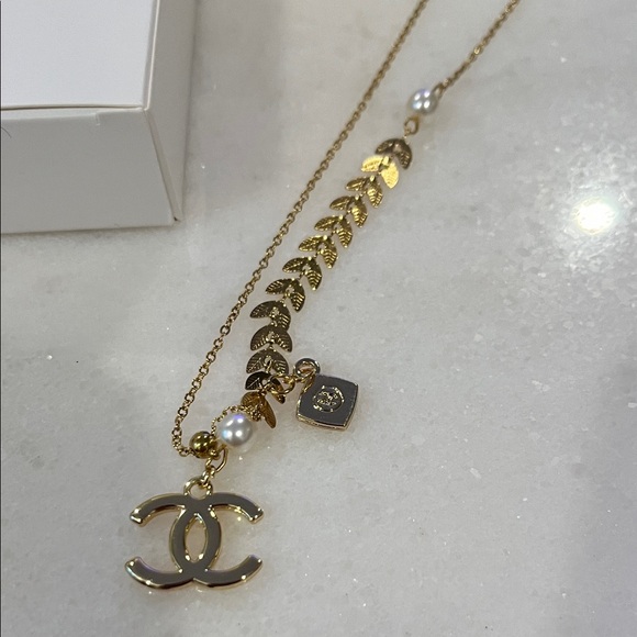 CHANEL Gold Pendant Necklace APROX 16in BRAND NEW GWP - Picture 2 of 5